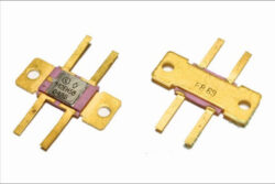 Микросхемы серии 142ЕН и подобные, 4 больших вывода, с радиатором
