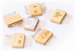 Микросхемы серии 564 и подобные, 14 выводов, желтый торец