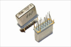 Микросхемы серии 435 и подобные, позолоченный
периметр.