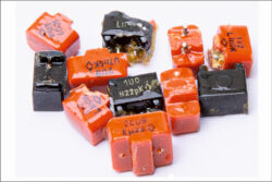 Конденсаторы К10-17 в пластиковом корпусе